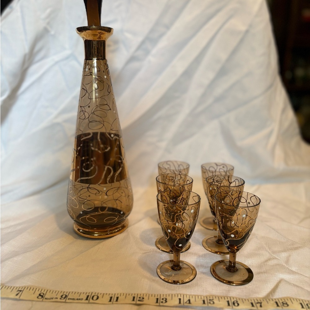Vintage Elegant Gold Decanter Set with Glasses